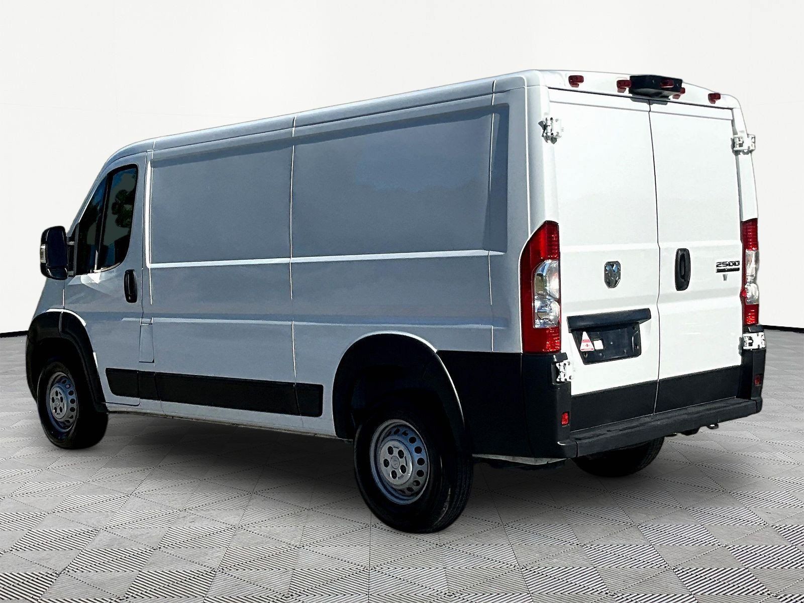 Used 2025 RAM ProMaster 2500 w/ Convenience Group FWD image 4