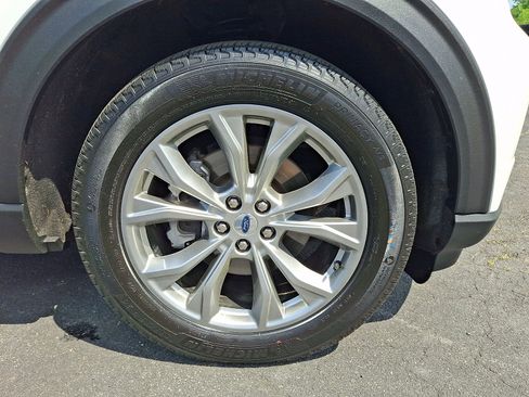 Used 2023 Ford Explorer XLT w/ Equipment Group 202A AWD/4WD image 8