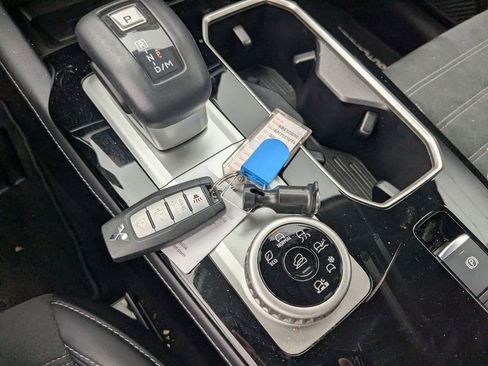 Used 2025 Mitsubishi Outlander SE image 30