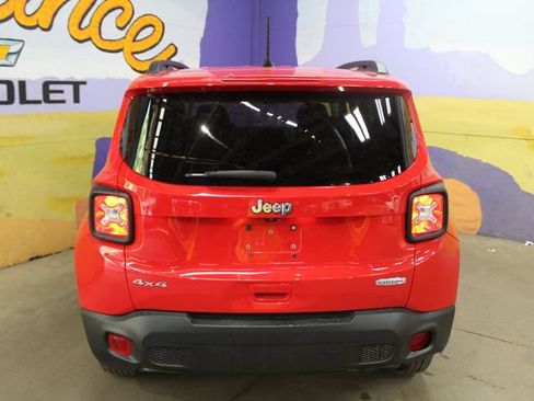 Used 2020 Jeep Renegade Latitude w/ Cold Weather Group AWD/4WD image 7