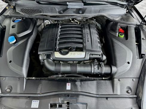 Used 2017 Porsche Cayenne image 31