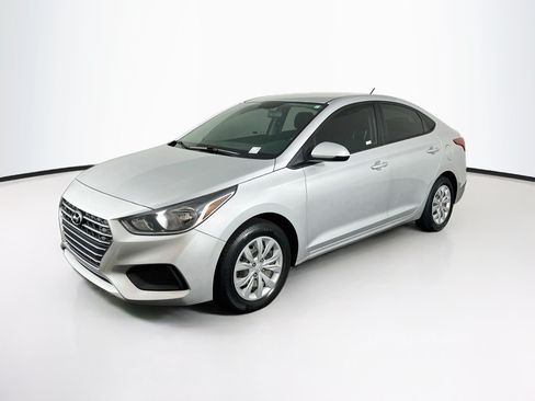 Used 2022 Hyundai Accent SE FWD image 3