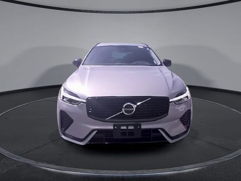 Certified 2025 Volvo XC60 B5 Core AWD/4WD image 3