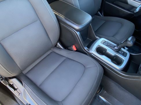 Used 2020 Chevrolet Colorado LT w/ Safety Package image 12