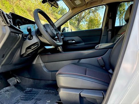 New 2026 Nissan Kicks SR FWD image 13