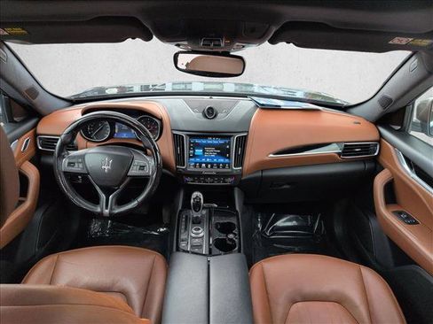 Used 2018 Maserati Levante image 19