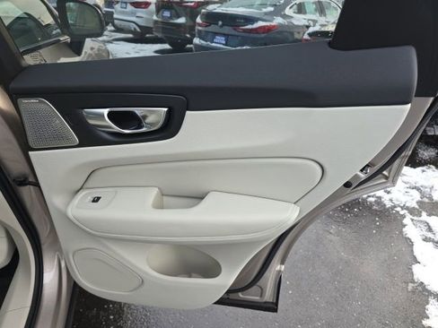 New 2026 Volvo XC60 B5 Ultra w/ Protection Package Premier AWD/4WD image 15
