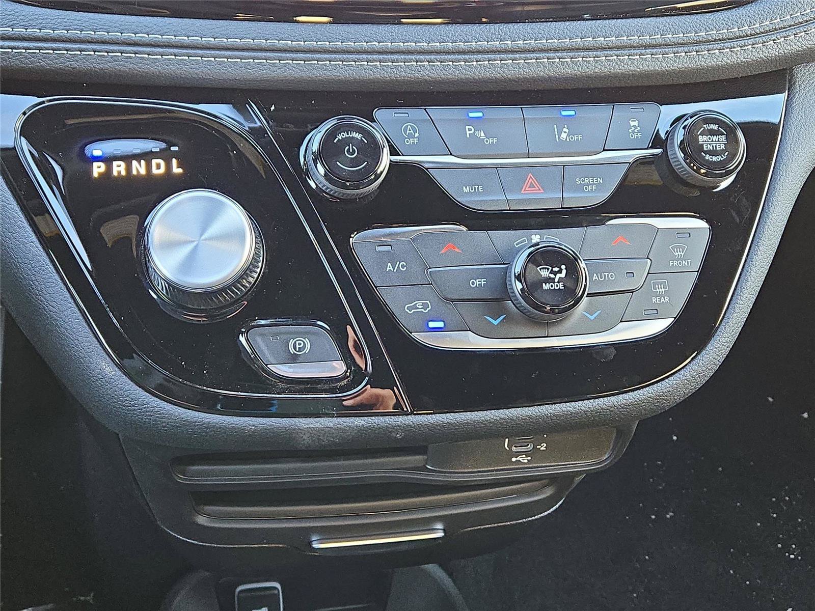 New 2026 Chrysler Pacifica Select w/ S Appearance Package FWD image 29