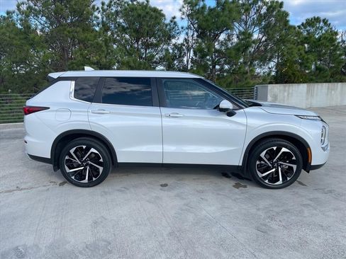Used 2022 Mitsubishi Outlander SE image 8