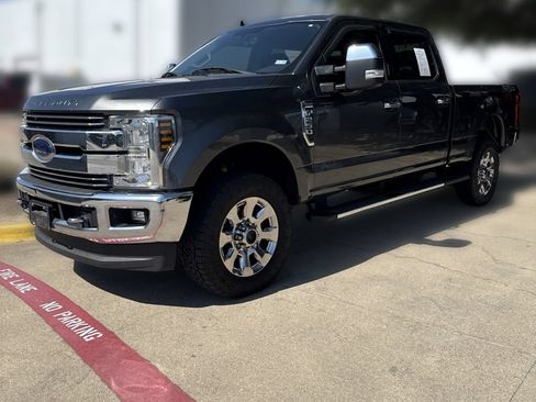 Used 2019 Ford F250 Lariat w/ Chrome Package AWD/4WD image 3