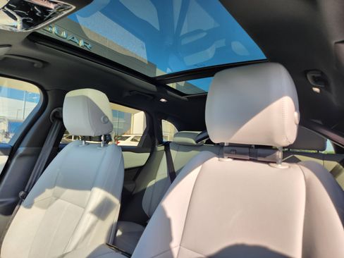 New 2026 Land Rover Range Rover Velar Dynamic SE image 10