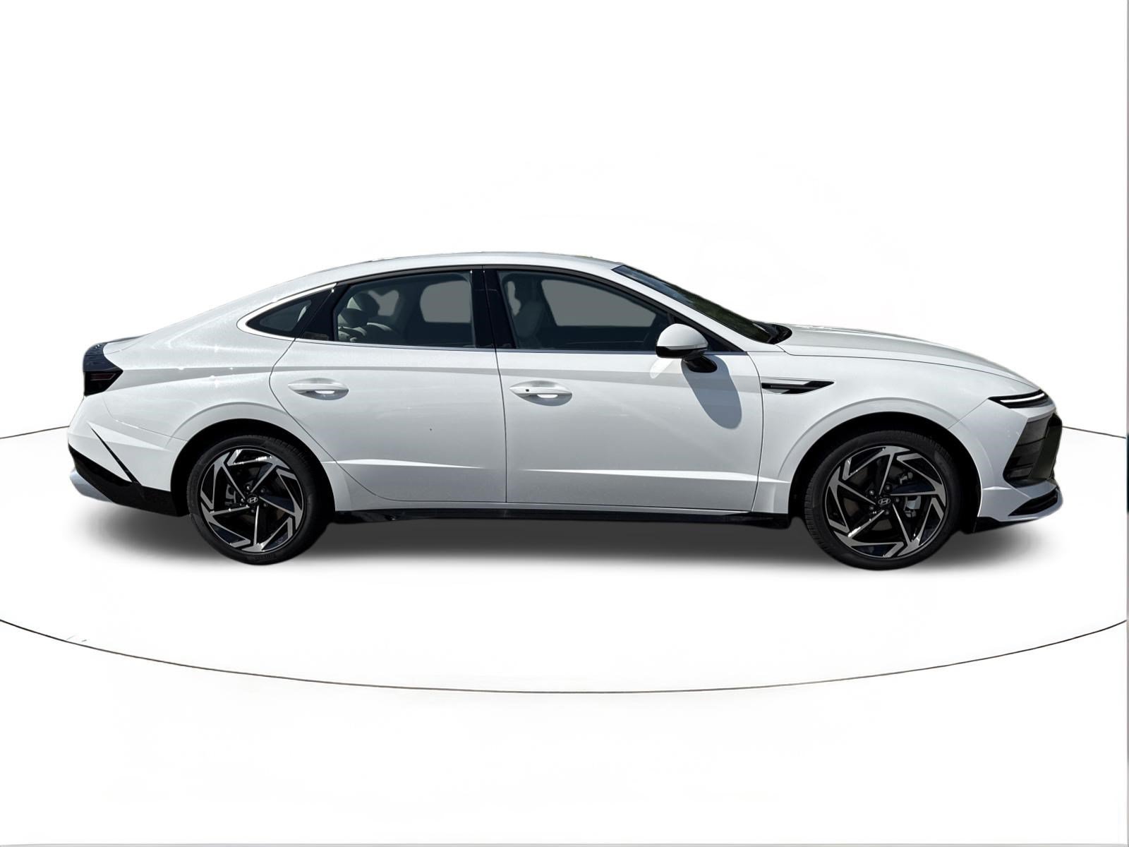 New 2026 Hyundai Sonata SEL FWD image 2