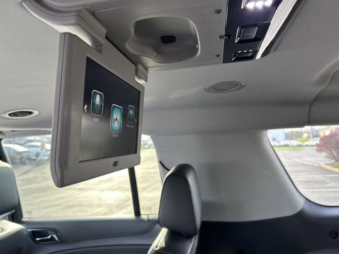 Used 2020 Chevrolet Suburban LT image 29