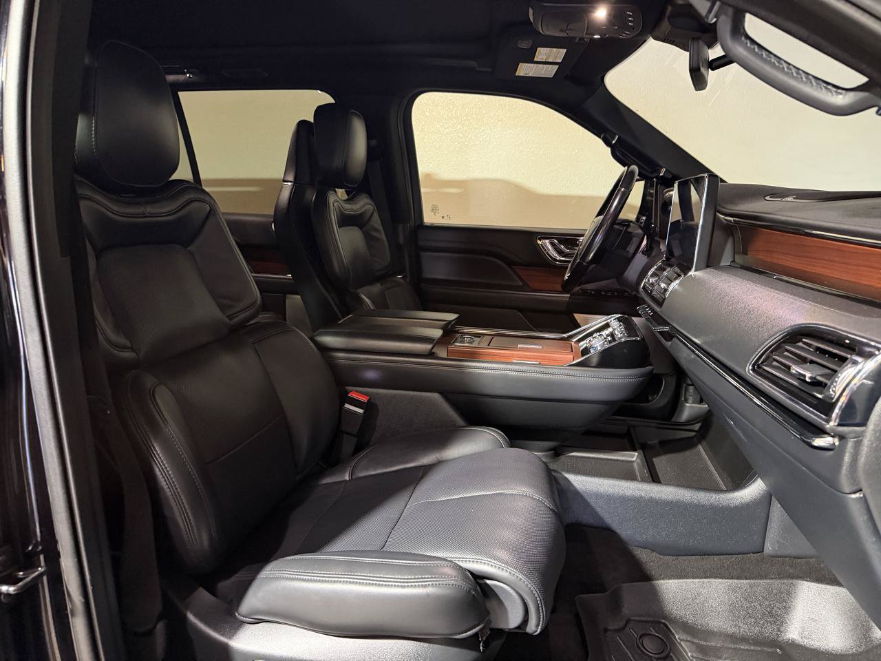 Used 2023 Lincoln Navigator L Reserve AWD/4WD image 10