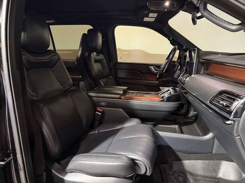 Used 2023 Lincoln Navigator L Reserve AWD/4WD image 10