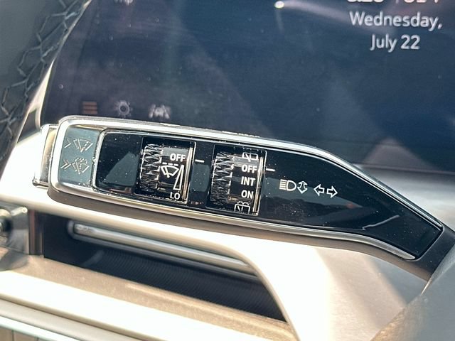 Used 2026 Cadillac Vistiq Luxury AWD/4WD image 9
