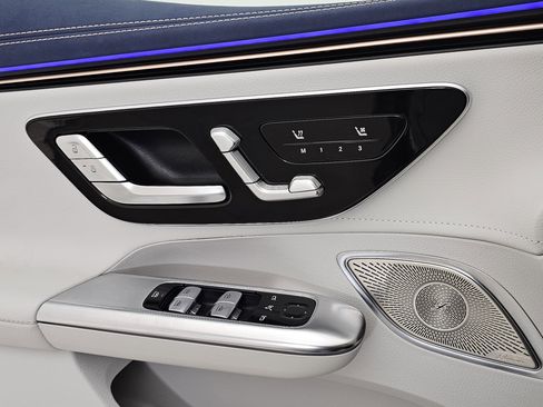 Used 2023 Mercedes-Benz EQE 350+ 4MATIC Sedan image 13