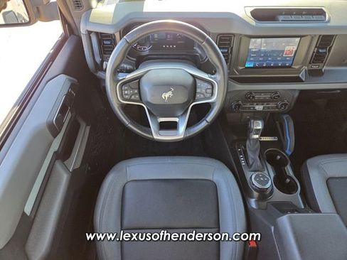 Used 2022 Ford Bronco Black Diamond image 12