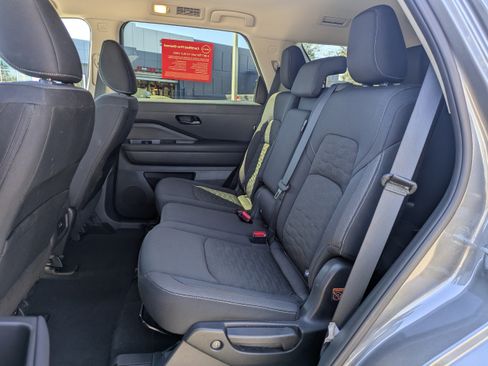 Certified 2025 Nissan Pathfinder SV image 15