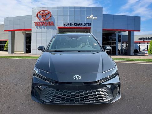 Used 2025 Toyota Camry SE w/ Convenience Package FWD image 3