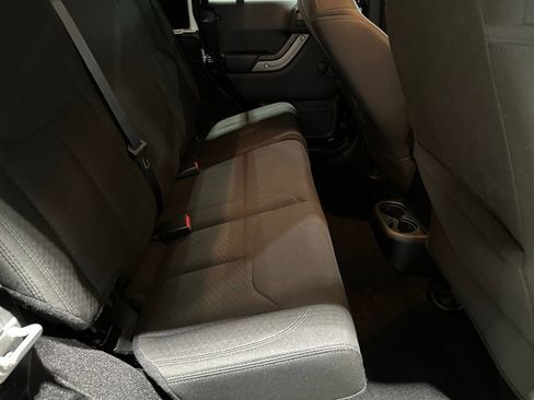 Used 2018 Jeep Wrangler Unlimited Sport w/ Connectivity Group AWD/4WD image 18