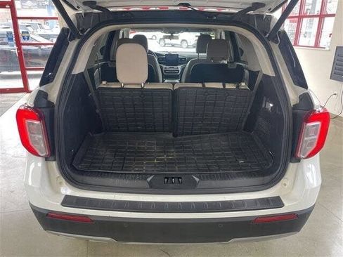 Used 2022 Ford Explorer XLT w/ Equipment Group 202A AWD/4WD image 34