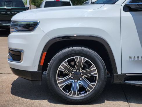 Used 2024 Jeep Wagoneer Series II w/ Flexible Seating Group RWD image 9