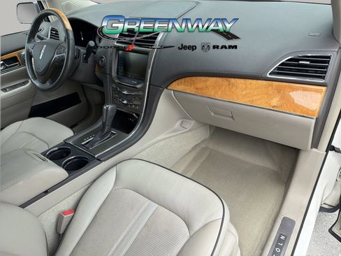 Used 2013 Lincoln MKX FWD image 9
