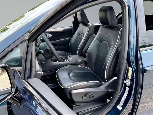 Used 2025 Chrysler Pacifica Limited FWD image 26