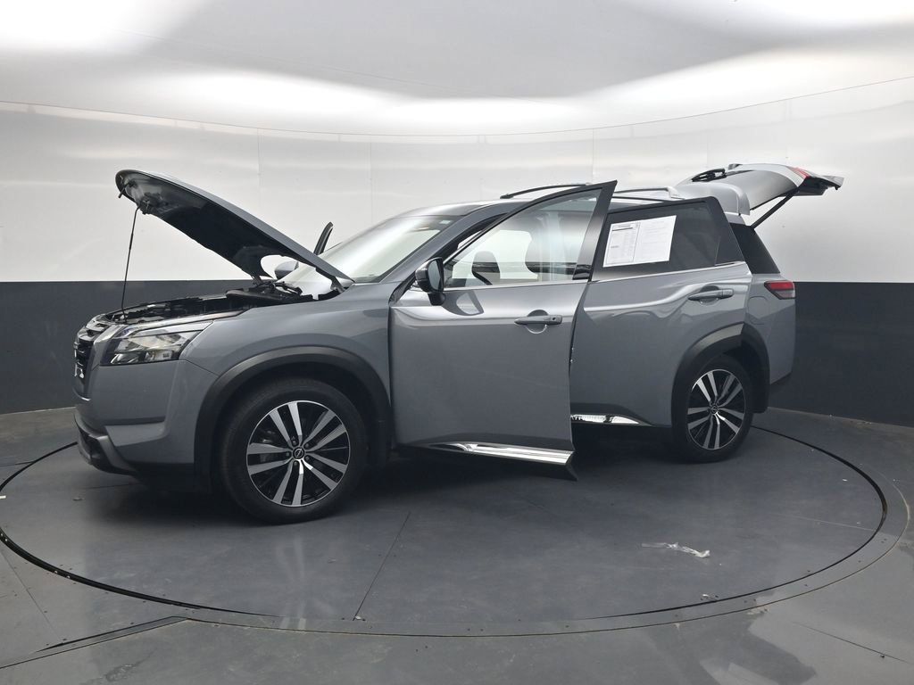 Certified 2025 Nissan Pathfinder Platinum w/ Cargo Package AWD/4WD image 45
