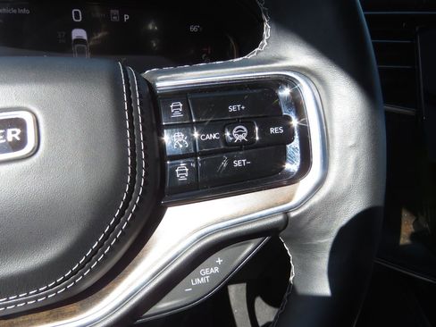 Used 2023 Jeep Grand Wagoneer Series II w/ Premium Group II image 25