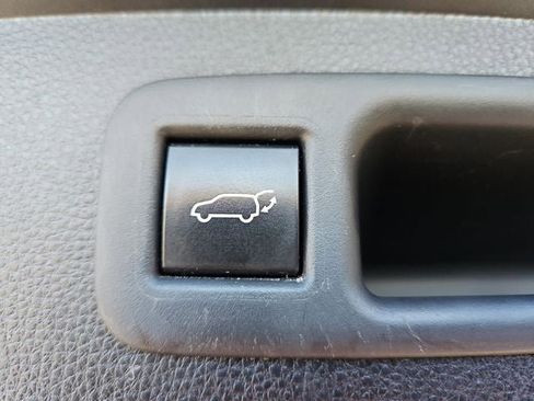 Used 2023 Toyota Highlander LE image 35