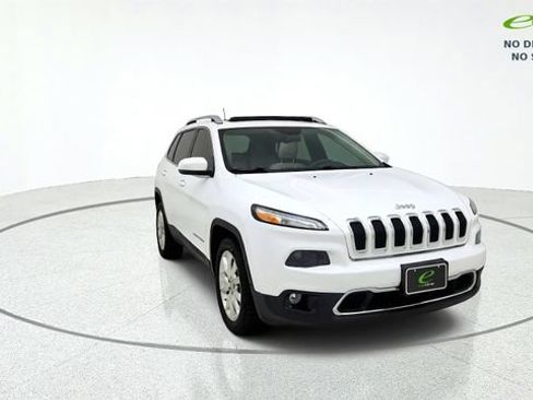 Used 2016 Jeep Cherokee Limited w/ Luxury Group FWD image 2