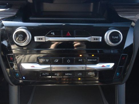 Used 2024 Ford Explorer Limited image 23