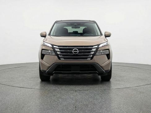 Used 2025 Nissan Rogue SV image 2