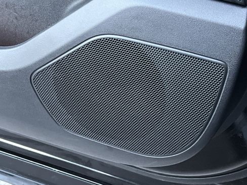 Used 2025 Land Rover Range Rover Velar Dynamic SE image 33