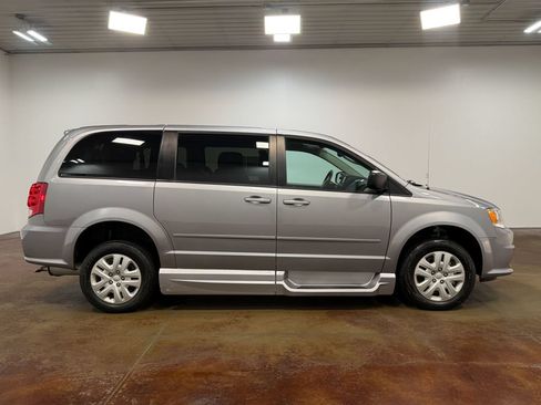 Used 2016 Dodge Grand Caravan SE w/ Quick Order Package 29E SE FWD image 29