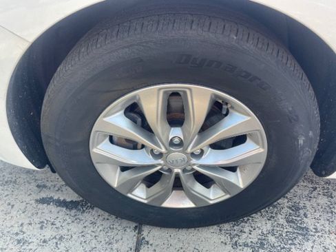 Used 2021 Kia Sedona LX FWD image 19