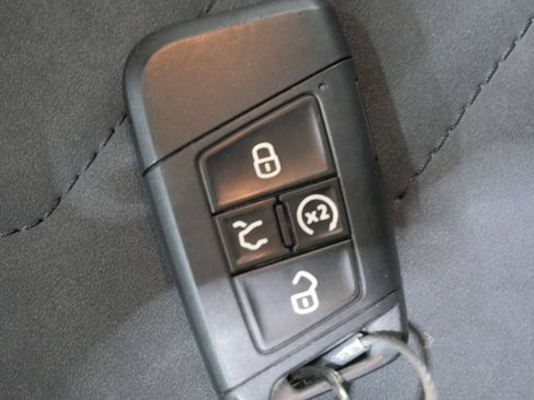 Used 2025 Volkswagen Taos SE FWD image 27