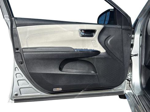 Used 2018 Toyota Avalon XLE Premium image 19