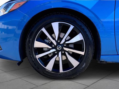 Used 2021 Nissan Sentra SV w/ SV Premium Package image 11