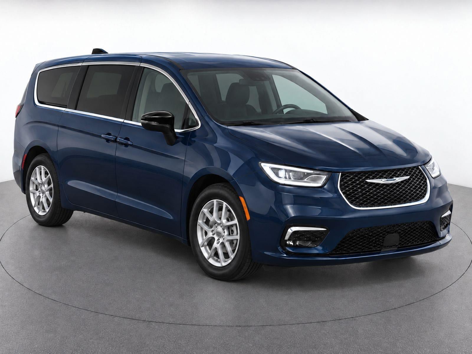 Used 2024 Chrysler Pacifica Touring-L FWD image 1