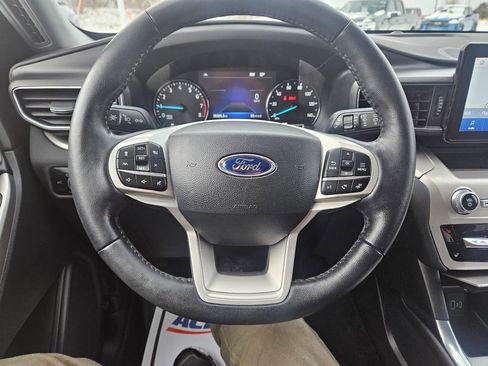 Used 2022 Ford Explorer XLT w/ Equipment Group 202A image 12