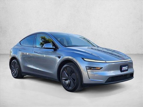 Used 2026 Tesla Model Y Long Range image 3