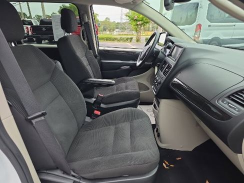 Used 2020 Dodge Grand Caravan SE w/ UConnect Hands-Free Group FWD image 15