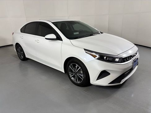 Used 2023 Kia Forte LXS FWD image 2