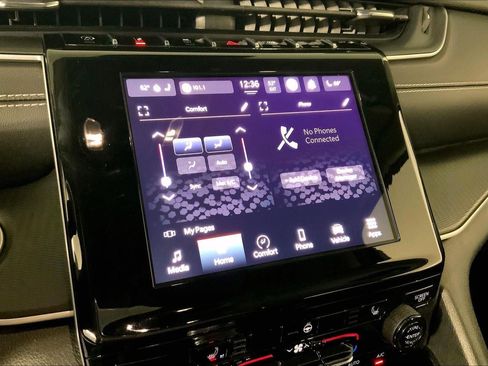 Used 2023 Jeep Grand Cherokee Laredo w/ Luxury Tech Group I image 6