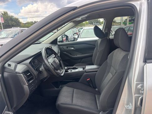 Used 2025 Nissan Rogue SV FWD image 28