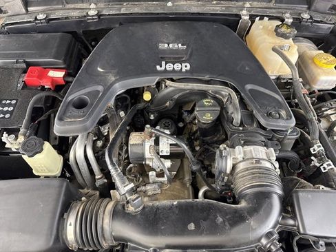 Used 2021 Jeep Wrangler Unlimited Sport image 17