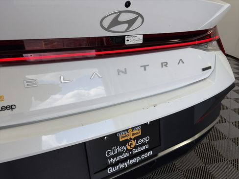 Used 2024 Hyundai Elantra Blue FWD image 15